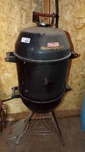 lot 9727 image: COLEMAN SMOKER GRILL