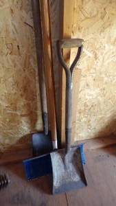 lot 9737 image: ASST. SHOVELS