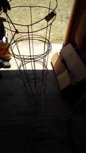lot 9744 image: TOMATO CAGES