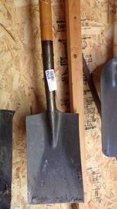 lot 9750 image: SQUARE POINT SHOVEL