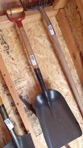 lot 9751 image: SMALL SCOOP SHOVEL