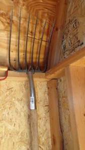 lot 9752 image: 6 TINE PITCH FORK