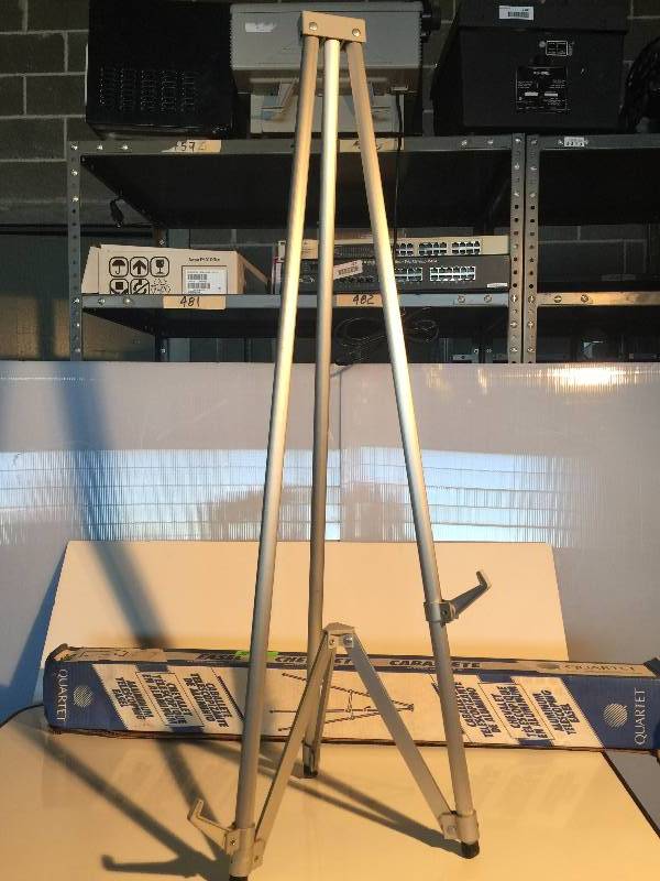 lot 3006 image: Quartet Aluminum Telescope Easel 50E