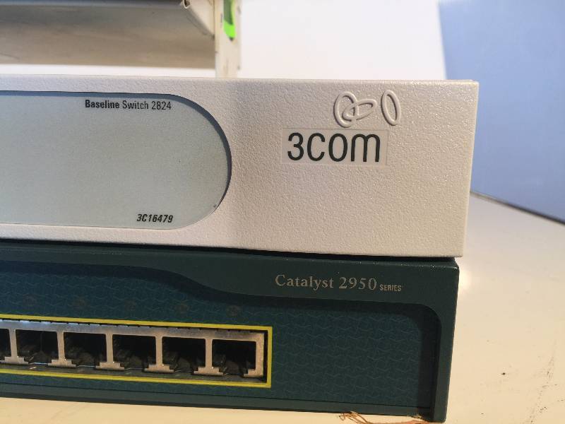 lot 3076 image: Lot of 3 Networking devices