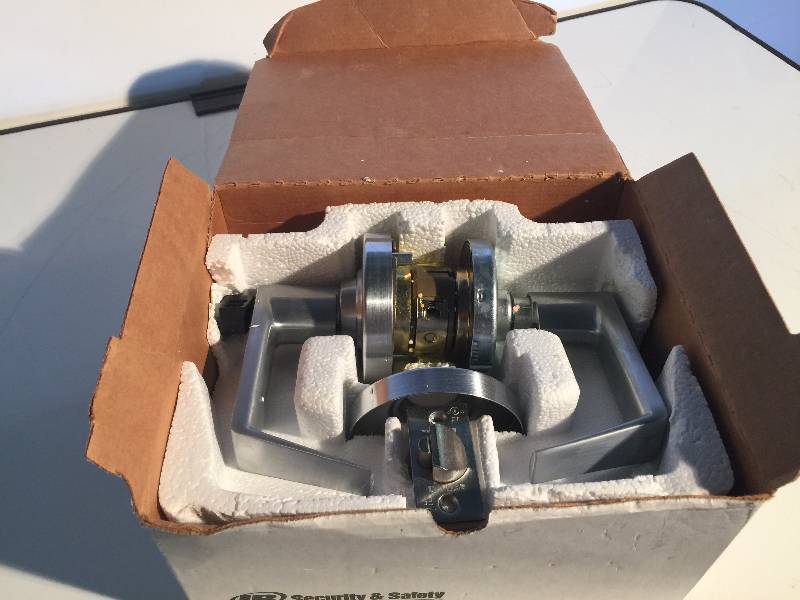 lot 3196 image: New staneless steel schlage door knob