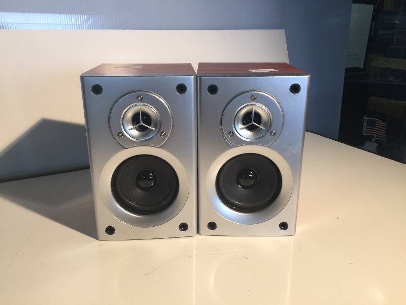 lot 3220 image: pair of teac left and right speaker