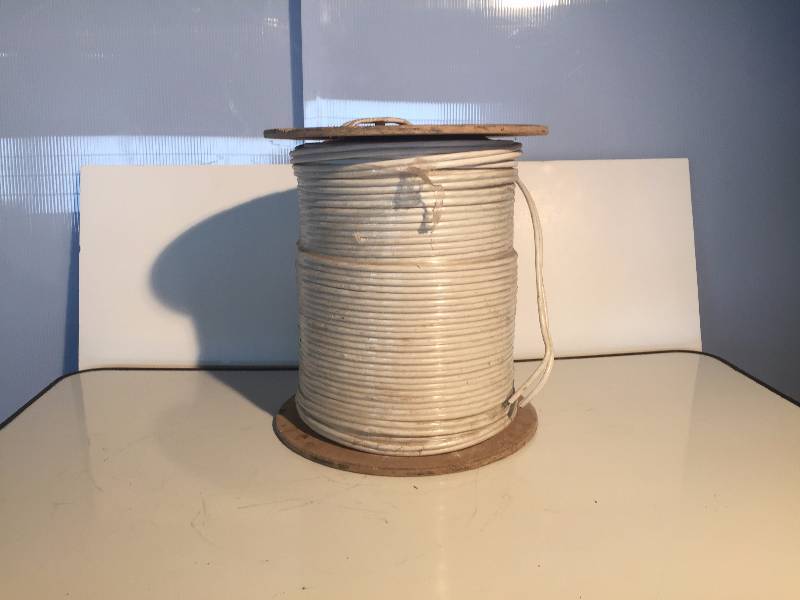 lot 3224 image: spool of 164str & cat5e om 5c rl wht