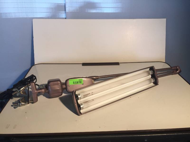 lot 3233 image: vintage work bench light