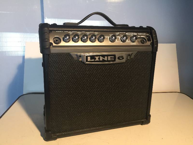 lot 3250 image: Line 6 guitar amp spider III