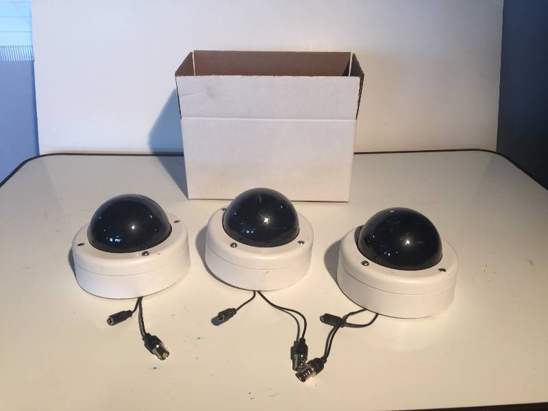 lot 3257 image: lot of 3 surveillance cameras dome