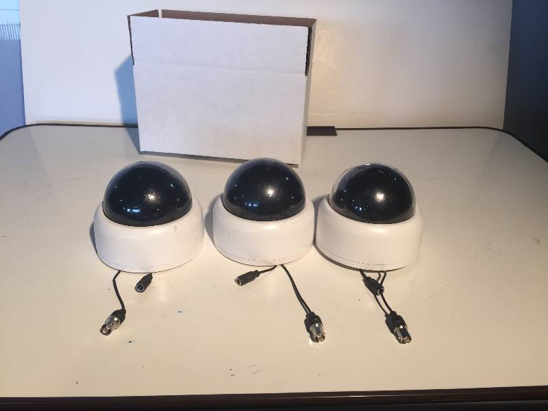 lot 3258 image: lot of 3 surveillance cameras dome