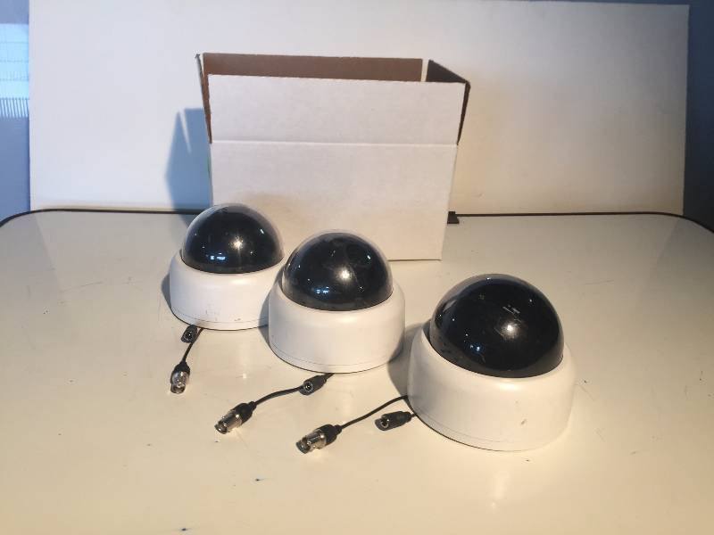 lot 3259 image: lot of 3 surveillance cameras dome