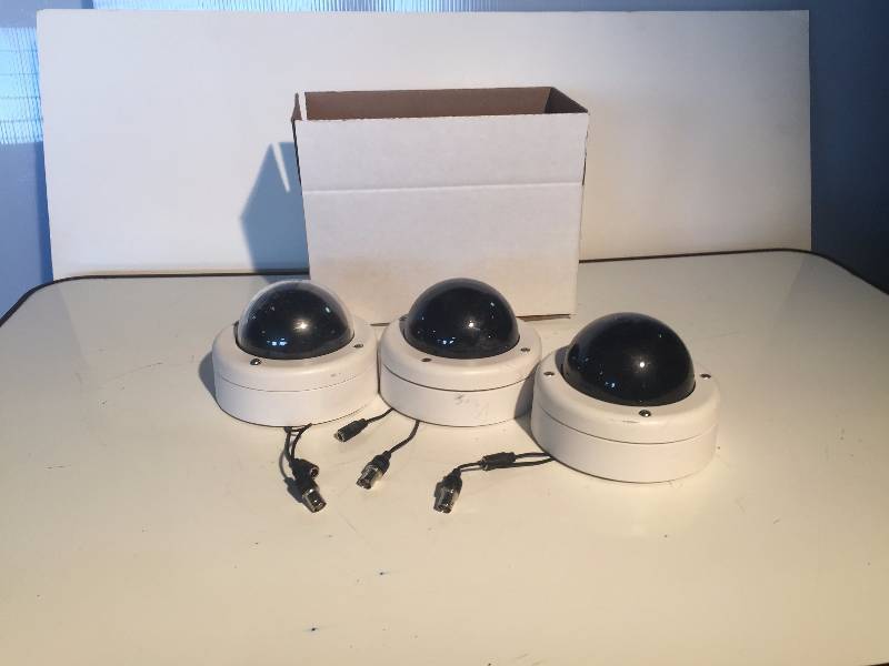 lot 3260 image: lot of 3 surveillance cameras dome