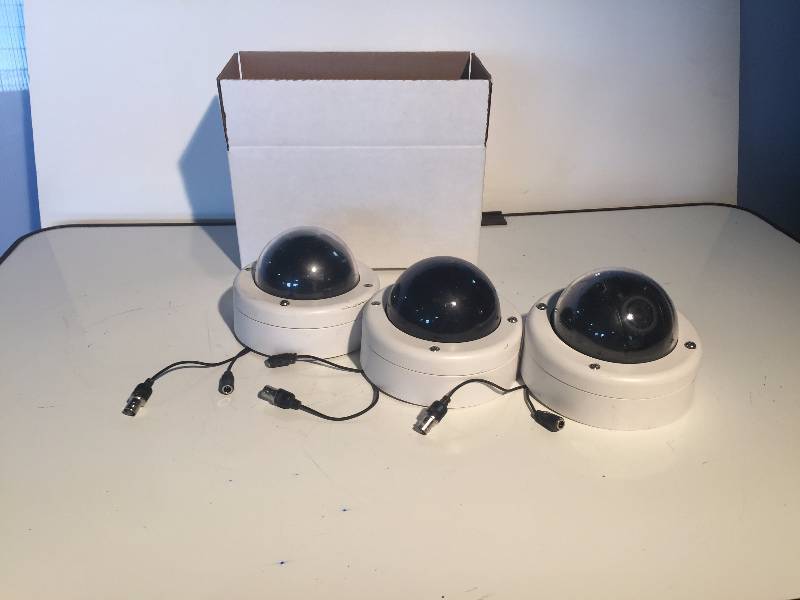 lot 3261 image: lot of 3 surveillance cameras dome