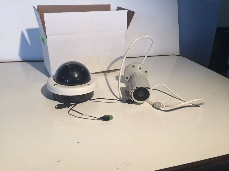 lot 3262 image: lot of 2 surveillance cameras