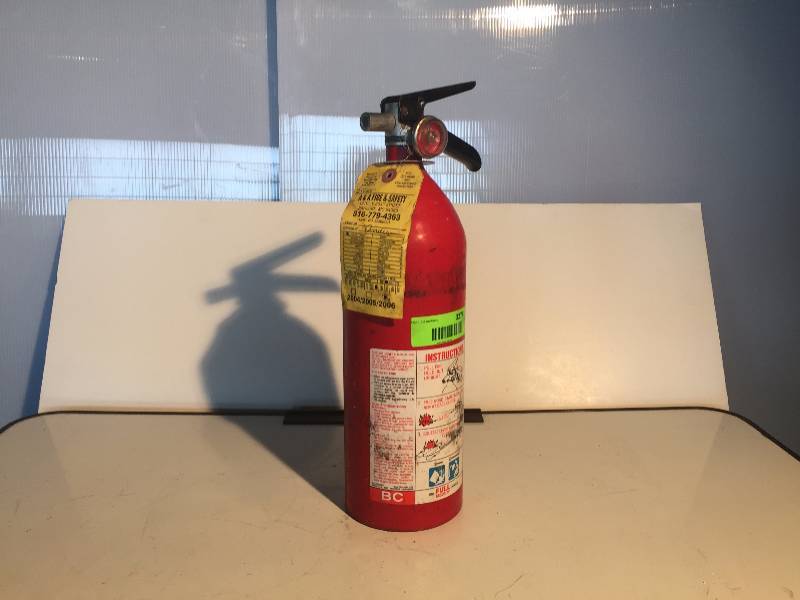 lot 3277 image: fire extinguisher