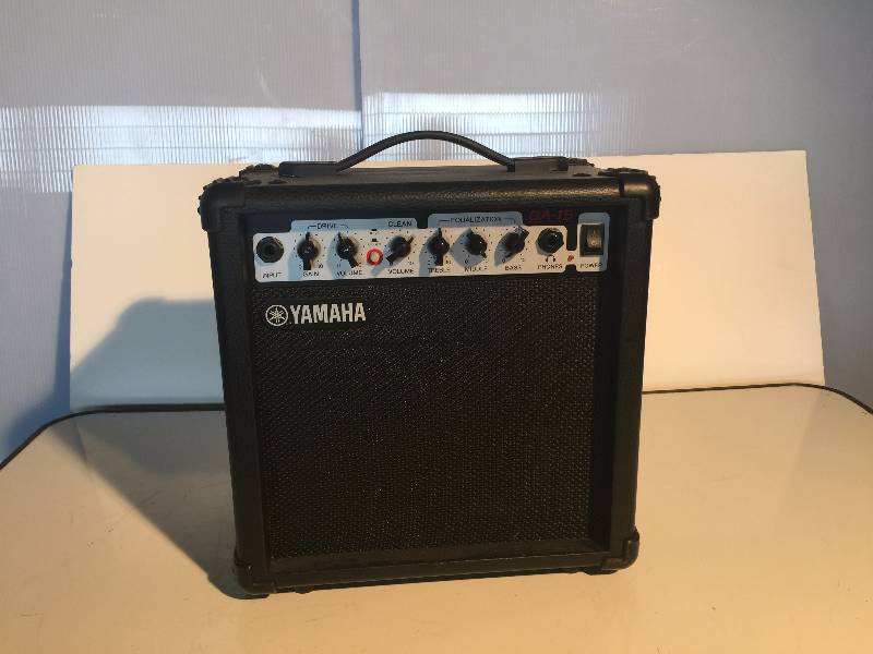 lot 3289 image: yamaha guitar amp