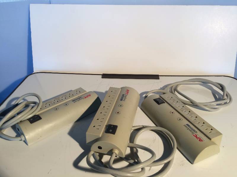 lot 3207 image: lot of 3 apc power strips