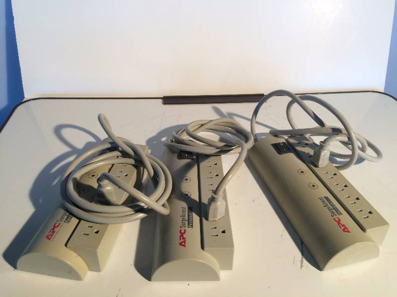 lot 3208 image: lot of 3 apc power strips