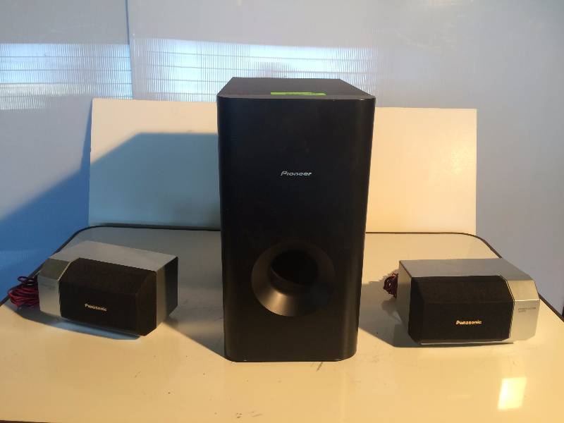 lot 3210 image: speaker system