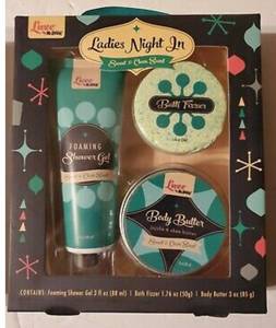 lot 23356 image: Luve By Mr Bubble Sea Salt Sweet & Clean Bath Set Ladies Night In