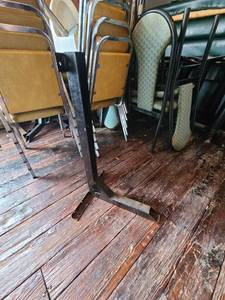 lot 8067 image: lot of 2 Table wall brackets