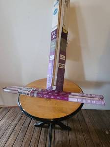 lot 8069 image: lot of 2. T12 LED light 3440 watt 48in light. a 10 pack of T8 Cool white 32watt led 48in