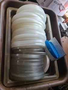 lot 8096 image: circle lids with grill pad scraper