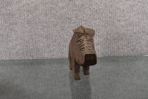 lot 1322 image: Vintage Hand Carved Wild Boar  Wood  4 Tall