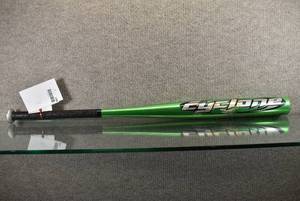 lot 1349 image: Easton Cyclone Softball Bat MDL SK32  28 oz, 2 14 Barrel, Cushion Grip  34
