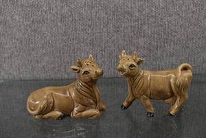 lot 1405 image: Vintage Lugenes Cow Salt & Pepper Shakers  Made in Japan