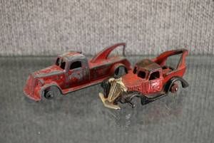 lot 1419 image: Set of 2 Metal Tow Trucks  1938 Tootsie Toy Tow Truck, One maked 2199