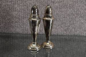 lot 1439 image: Set of 2 Pair of Weighted Sterling Silver Salt and Pepper Shakers  85 g Total Weight  5