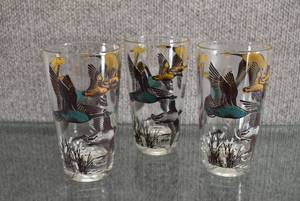 lot 1453 image: Set of 3 Vintage MCM Flying Geese Tumbler  Great for the Hunter in your Life  5