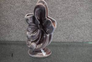lot 1477 image: Vintage Gondor Flower Purple Vase  Made in the USA  7 12 Tall