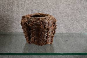 lot 1484 image: Vintage Authentic Handmade Native American Handled Basket Pine Needles  Coiled Pine Needles  Lot 2 of 3  7 x 4 12