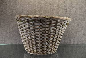 lot 1489 image: Vintage Wicker Bike Basket  Has Straps to Attach to Bike  9 Tall
