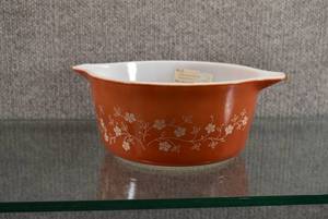 lot 1503 image: Vintage Pyrex Casserole Dish Trailing Flowers Rust 1.5 Qt  No lid  #474B