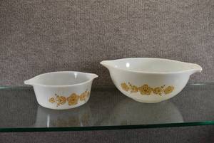 lot 1504 image: Lot of 2 Vintage Pyrex Princess Bowl Butterfly Pattern  2-12 Qt  1-12 Pt