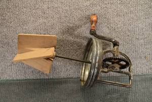 lot 1511 image: Vintage Dazey Butter Churn Paddle and Lid Only No Glass