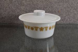 lot 1518 image: Vintage Pyrex Butterfly Butter Dish w Lid  5 12 Round