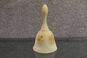 lot 1525 image: Vintage Fenton Daisies on Custard Bell  Hand Painted by V Fielder  6 12 Tall