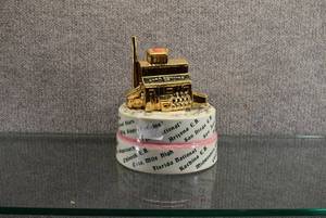 lot 1537 image: Vintage Ezra Brooks 1971 Club Bottle 2nd Anniversary  Heritage China SN-23  8 Tall