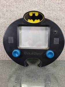 lot 1546 image: Vintage Batman Etch A Sketch