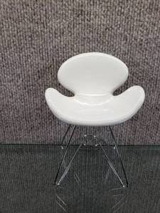 lot 1557 image: Vintage Miniature Retro Chair  Barbie Doll Size  5 12 Tall
