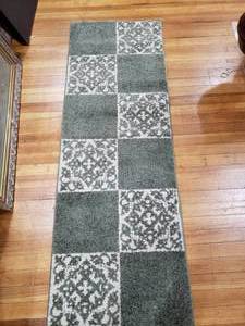 lot 1588 image: Green Area Rug  21 12 x 62