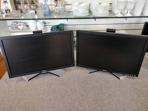 lot 1625 image: Set of 2 Dell LCD Monitors  20 Screens (169 Ratio)  All Work