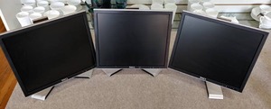 lot 1621 image: Set of 3 Dell LCD Monitors  Lot 8 of 10  17 Screens (43 Ratio)  All Work