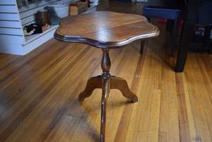 lot 1360 image: Vintage Wood Side Table  23 Tall