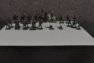 lot 1377 image: Lot of 26 Cast Metal American Civil War Toy Figurines  1.25 to 2.25 Tall